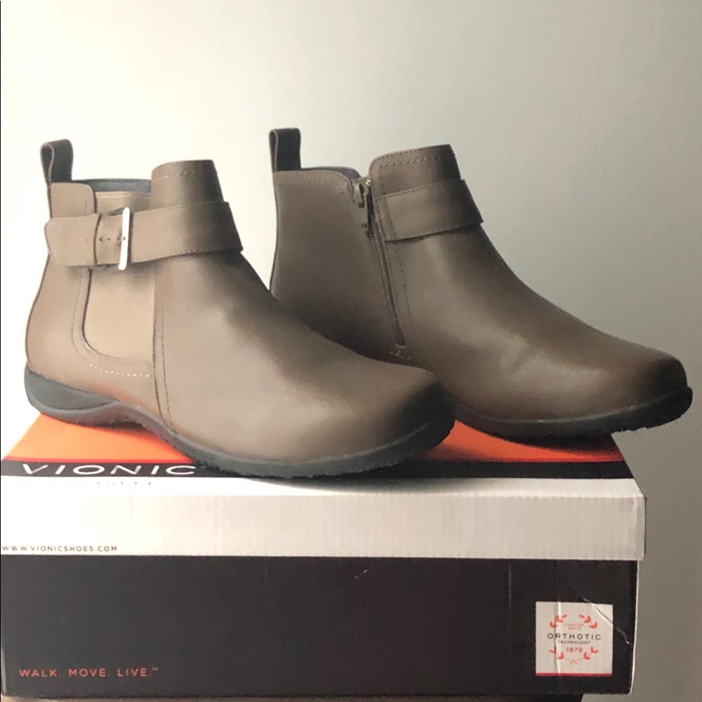 Vionic with Orthaheel Adrie Ankle Boots